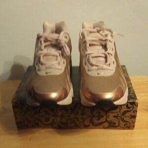 New Women's Metallic Rose Gold Sneakers Size 7.5